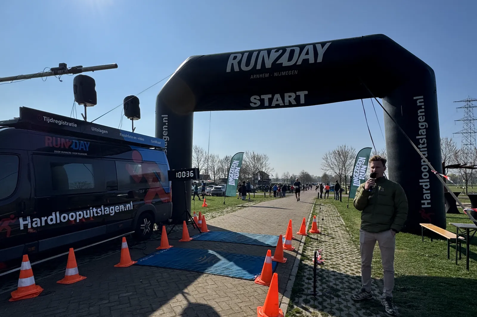 Startboog huren voor hardloopevenement — opblaasbare boog met eigen branding