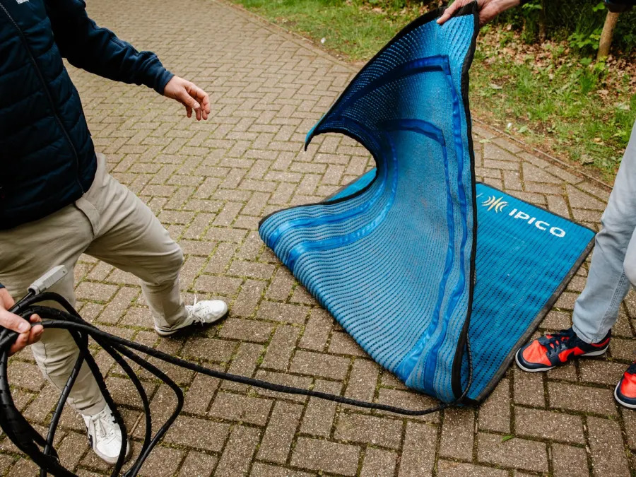 Tijdwaarnemingsmat wordt uitgerold bij de startlocatie